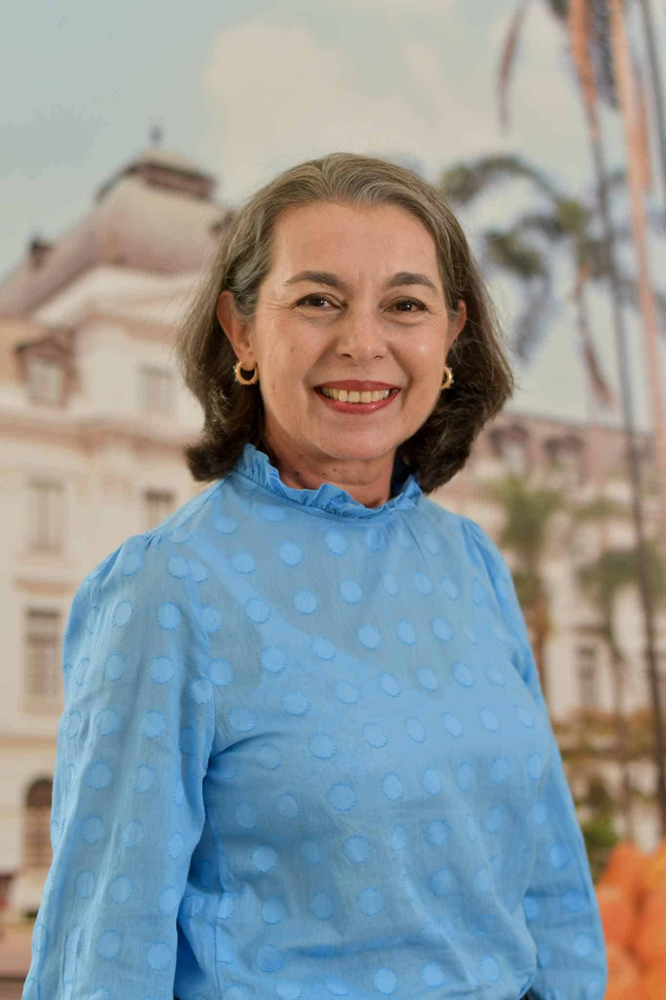 Foto de Martha Lucia Cadavid Diaz, Profesional universitario de oficina de Construcción. Se encuentra de frente y sonriendo.